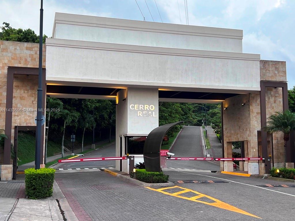 The entrance gate to the Cerro Real community features a security booth and paved driveway — 46 Cerro Real Alto Las Palomas, CR, CR
