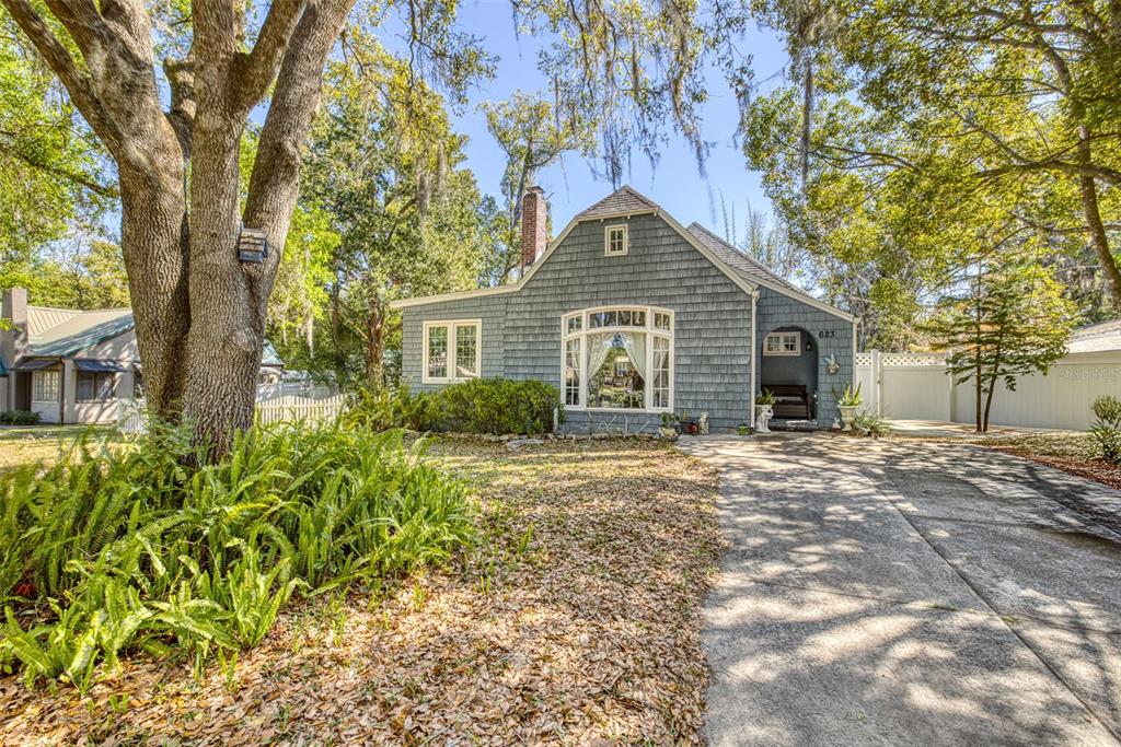 623 N AMELIA AVENUE