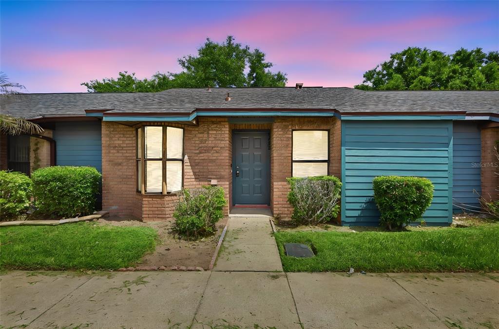 2422 KING OAK COURT