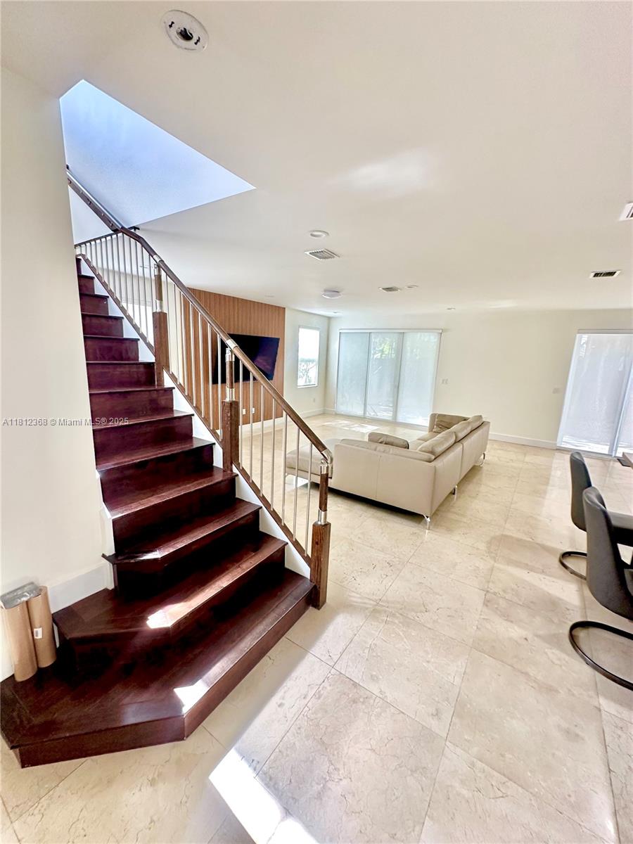 10450 NW 69th Ter, Doral FL 33178