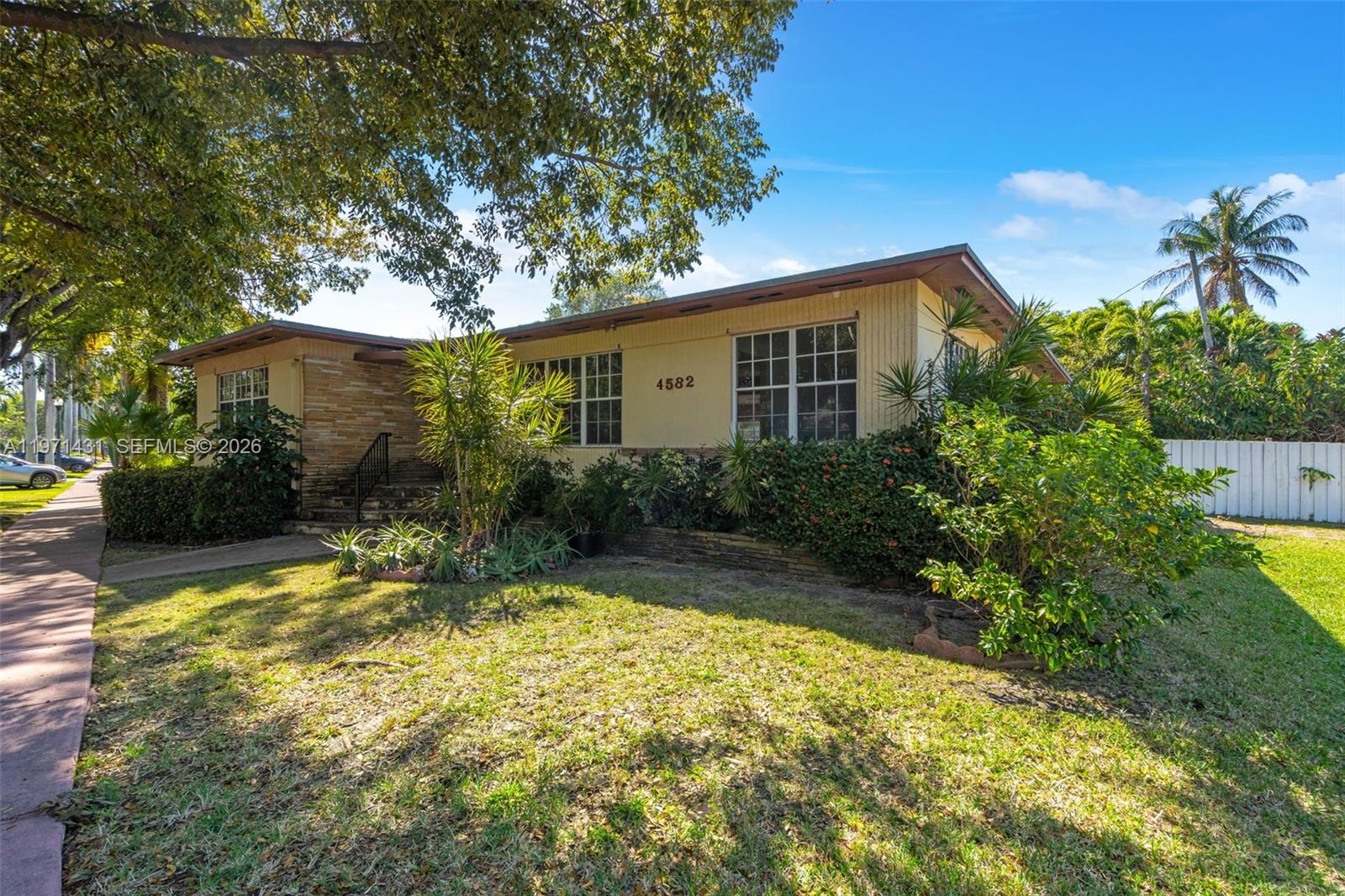 4582 Royal Palm Ave, Miami Beach FL 33140
