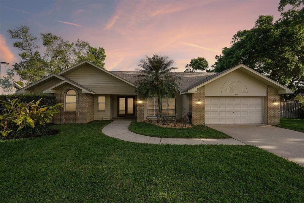 1604 PALACE COURT