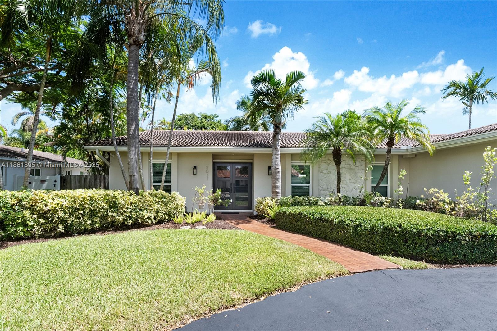 2011 NE 211th St, Miami FL 33179