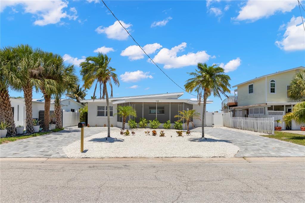 708 SUNSET COVE