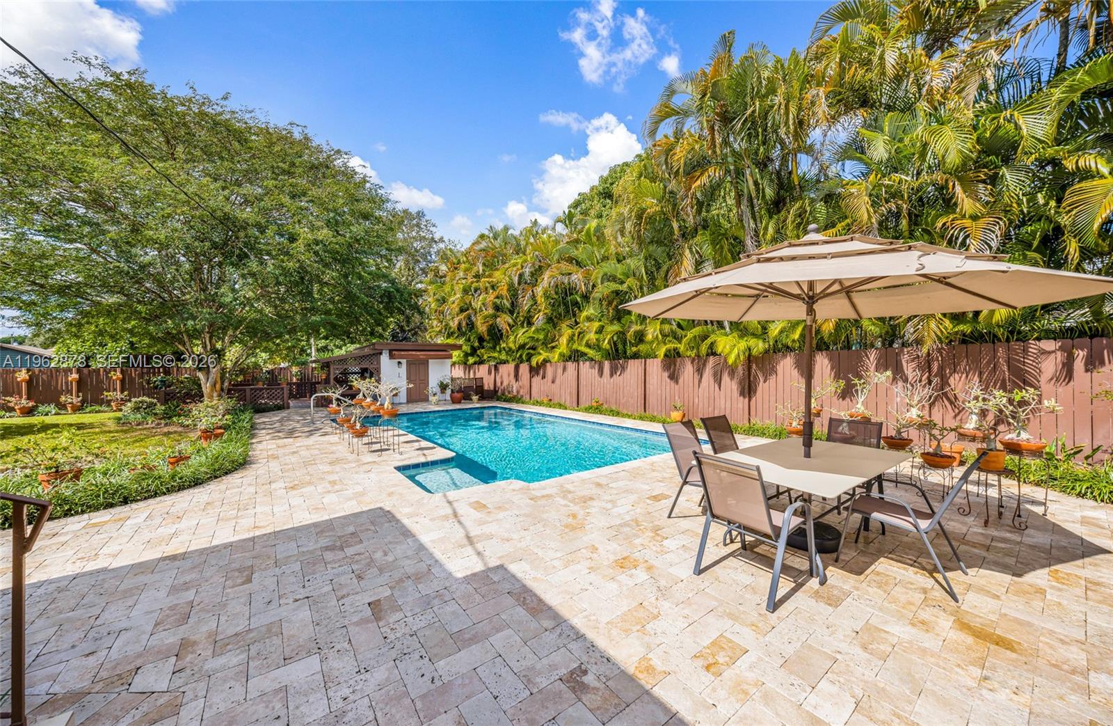 564 De Leon Dr, Miami Springs FL 33166