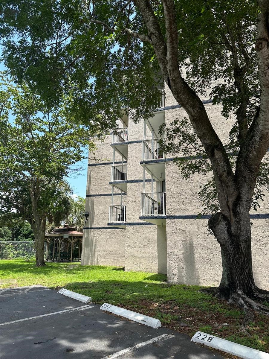 7075 NW 186th St # C104, Hialeah FL 33015