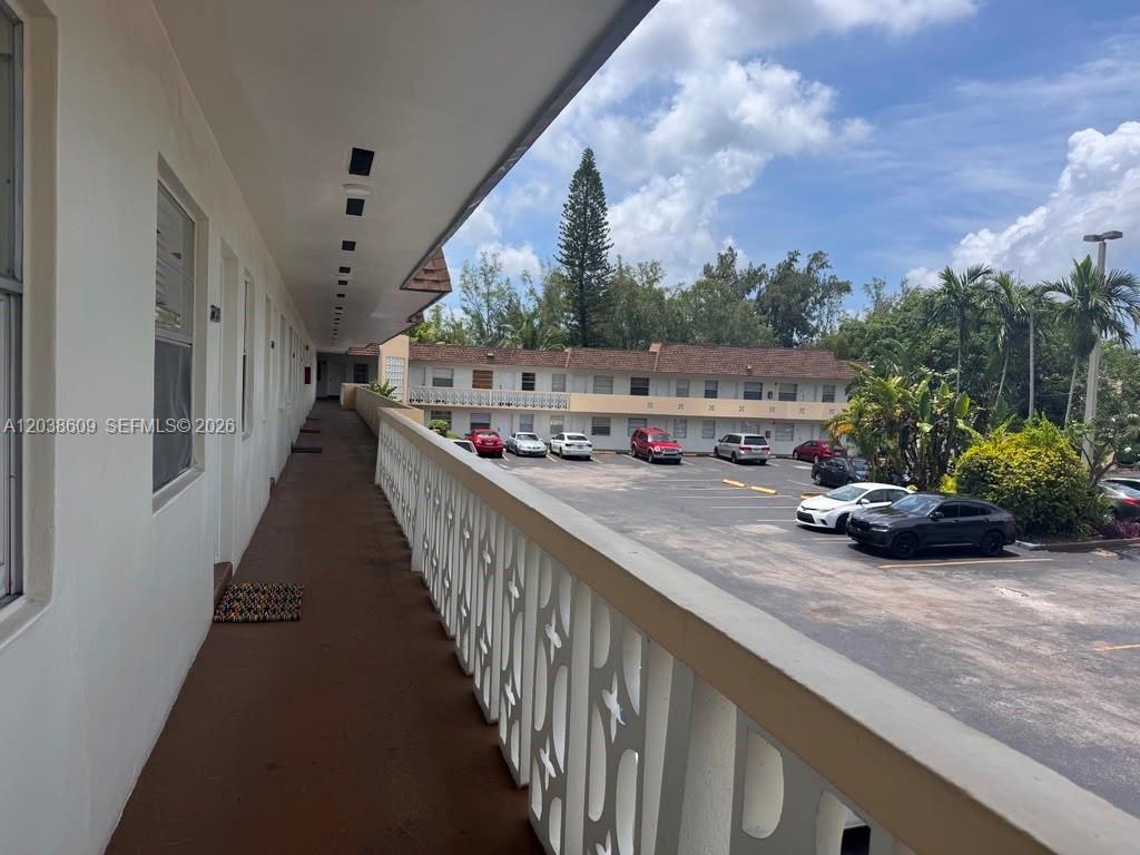1860 Venice Park Dr # 208, North Miami FL 33181