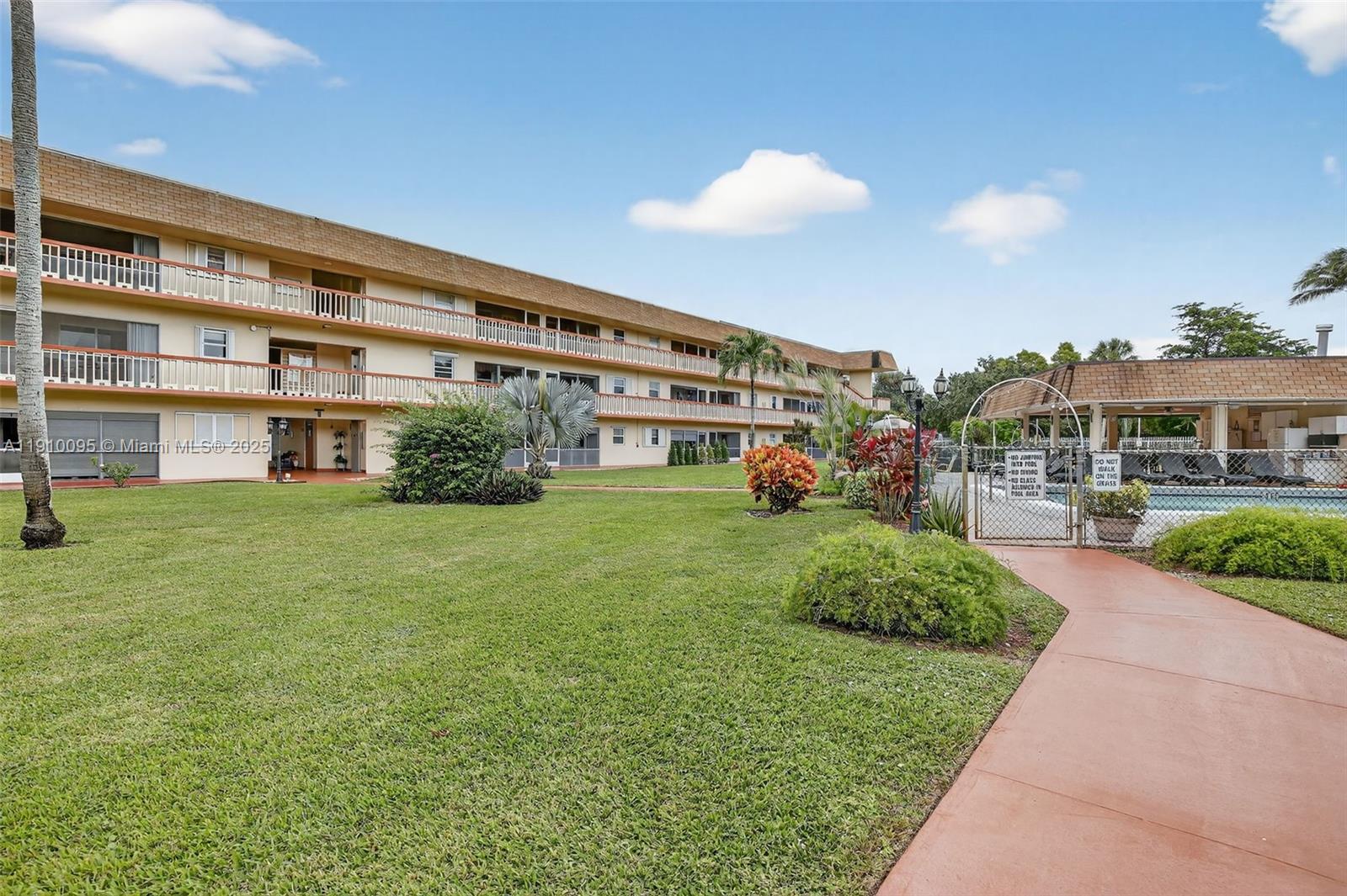 5300 Washington St # T218, Hollywood FL 33021