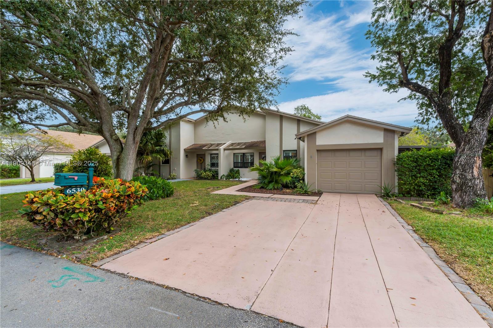 6530 NW 4th St, Plantation FL 33317
