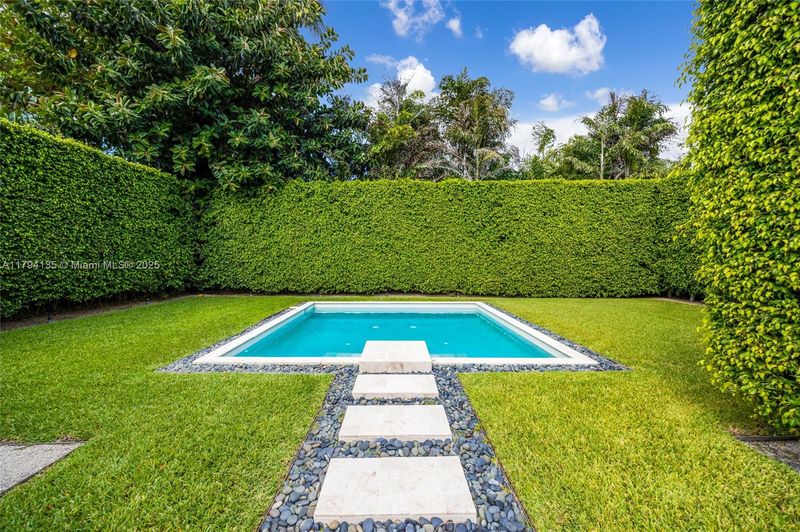 5460 Alton Rd, Miami Beach FL 33140