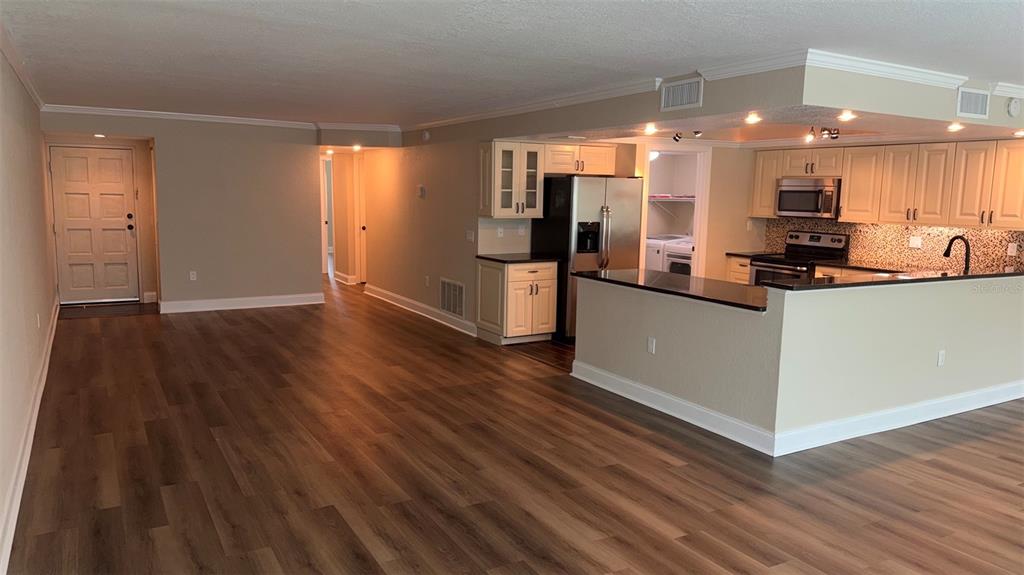 225 COUNTRY CLUB DRIVE UNIT E346, LARGO, FL — photo 4 of 19