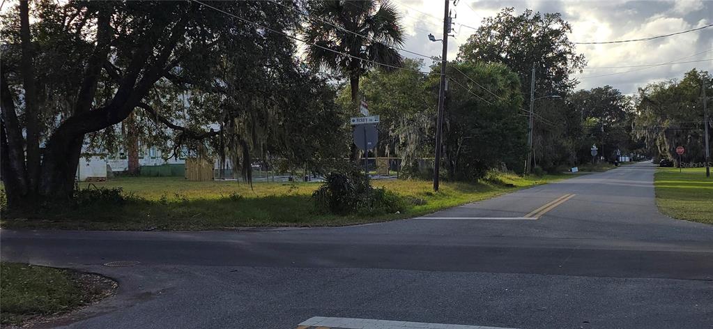 E 11TH STREET, SANFORD, FL — photo 3 of 4