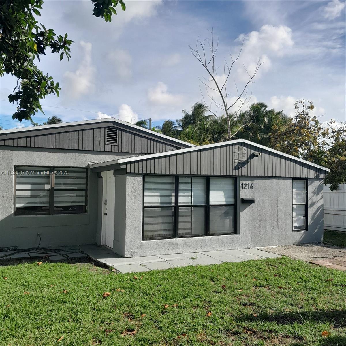 1214 NE 180th St, North Miami Beach FL 33162