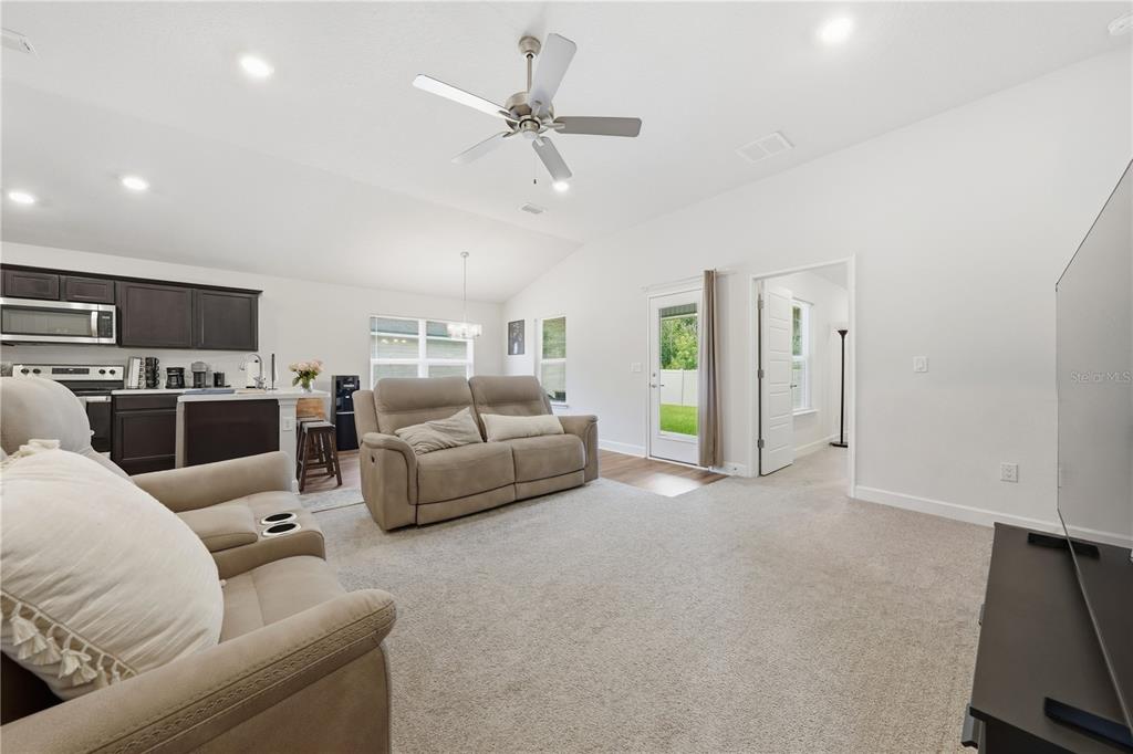 8058 BELSAY CIRCLE, JACKSONVILLE, FL — photo 4 of 30