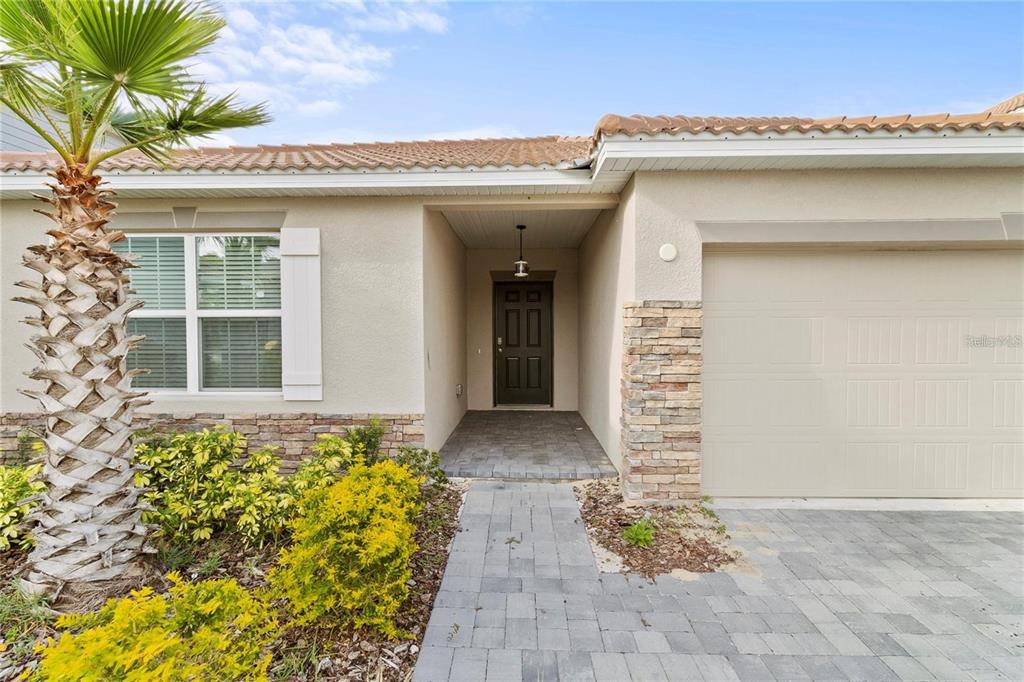 1154 OAK BLUFF DRIVE