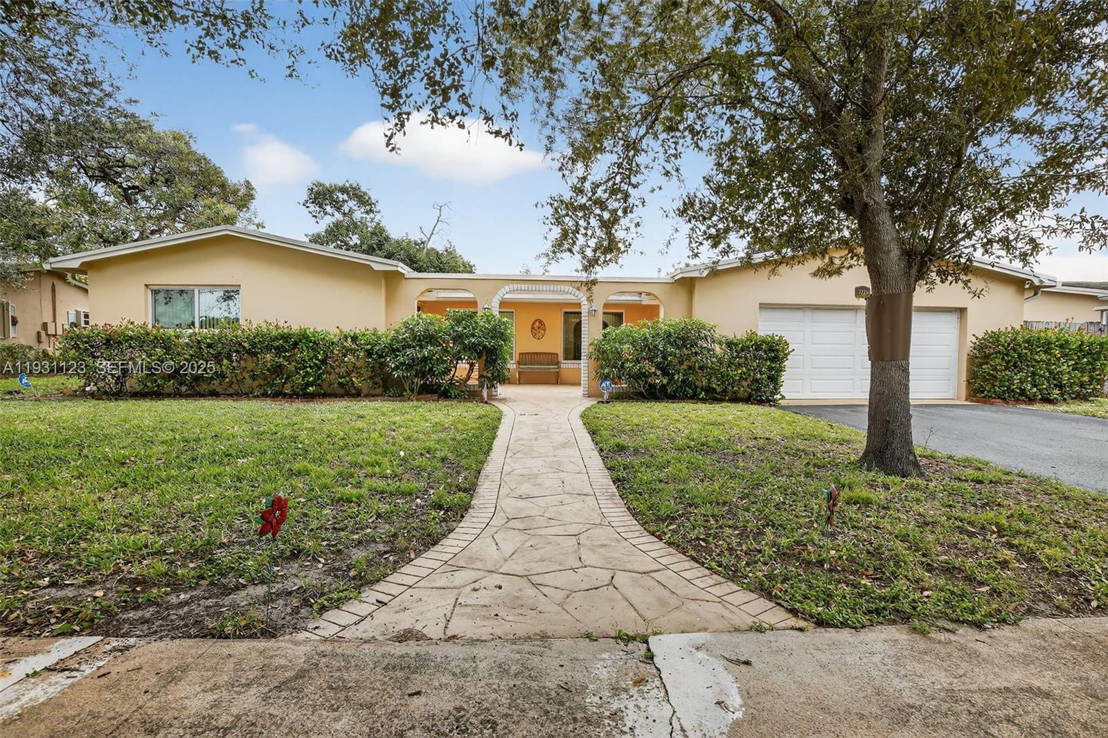 2221 NW 82nd Way, Pembroke Pines FL 33024