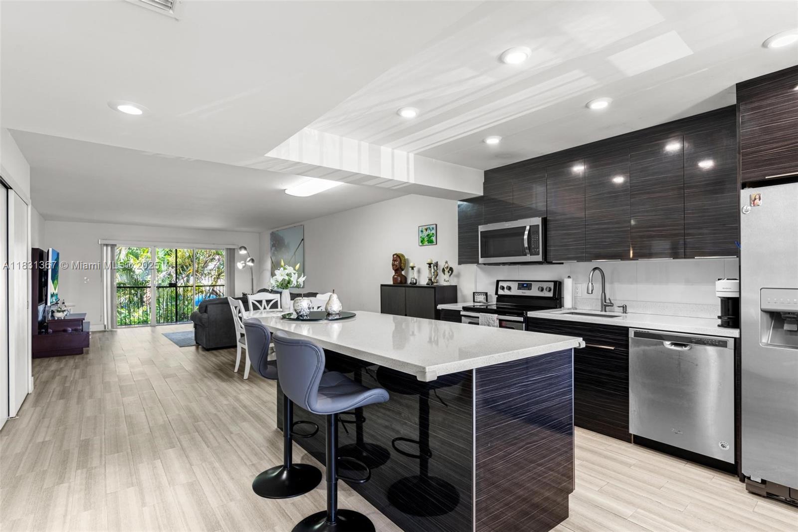 280 Racquet Club Rd # 204, Weston FL 33326