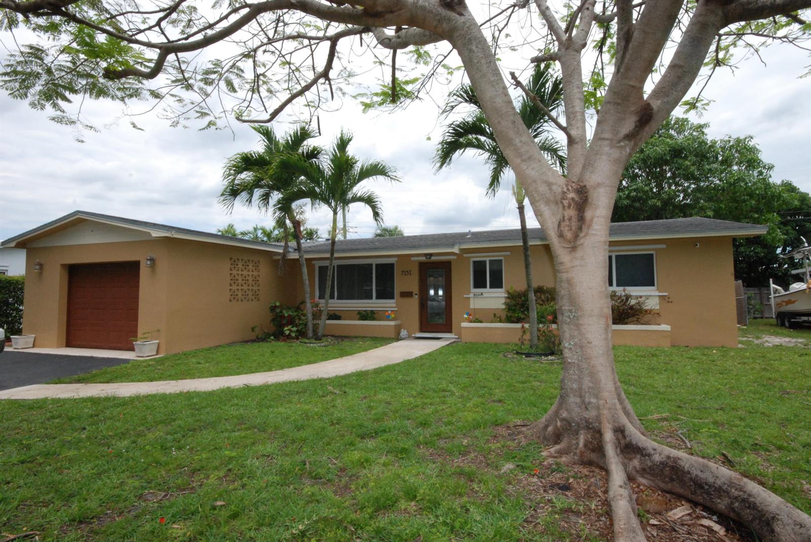 7151 SW 5th Court, Pembroke Pines FL 33023