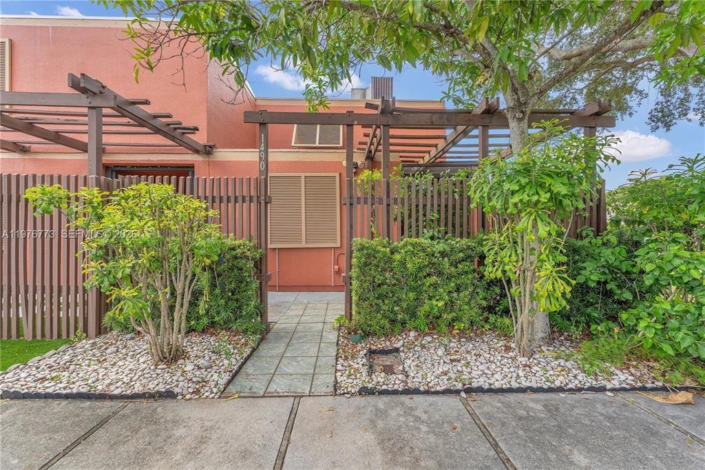 1490 Laguna Lane, Pembroke Pines FL 33026