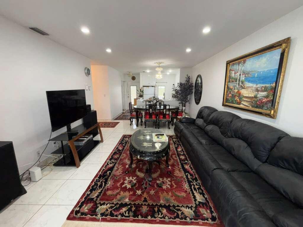 4706 NW 36th Street # 605, Lauderdale Lakes FL 33319