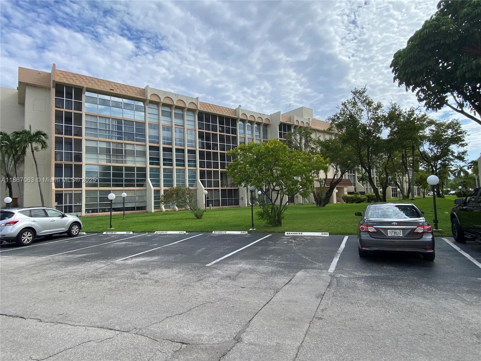 851 Three Islands Blvd # 512, Hallandale Beach FL 33009