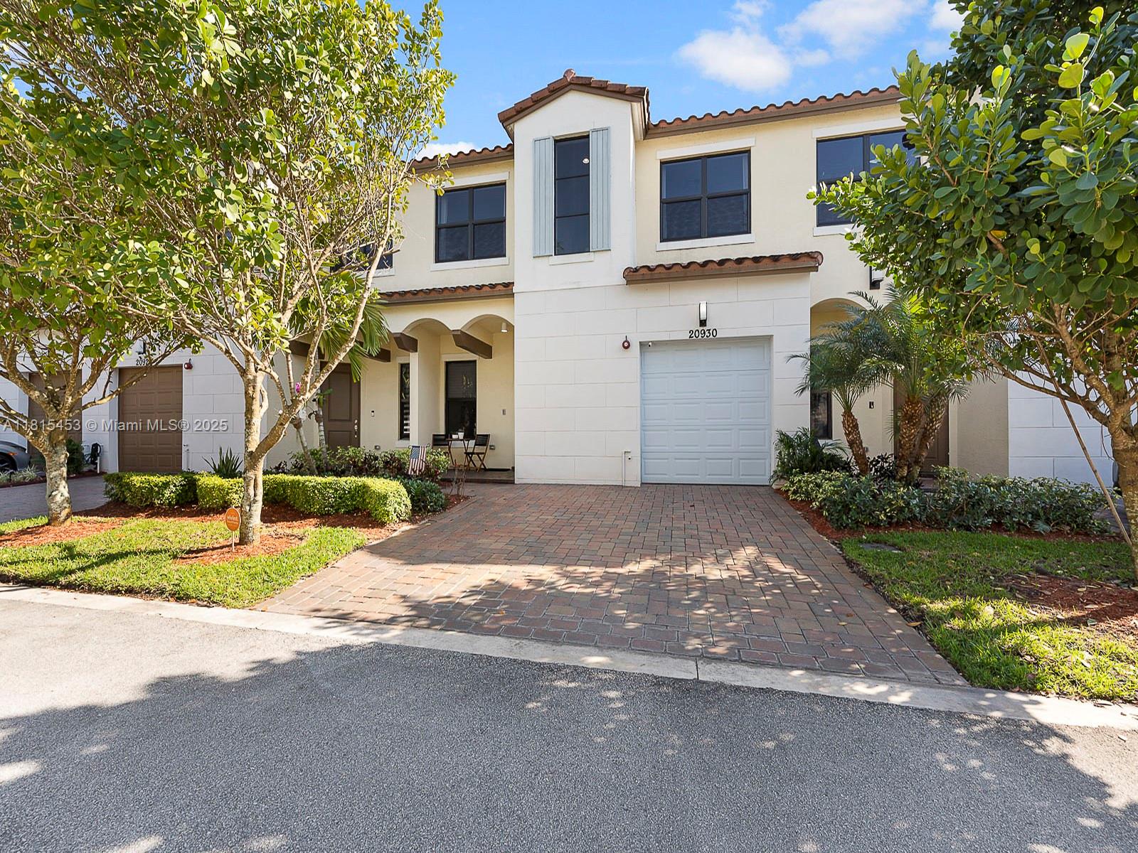 20930 NW 1st St, Pembroke Pines FL 33029