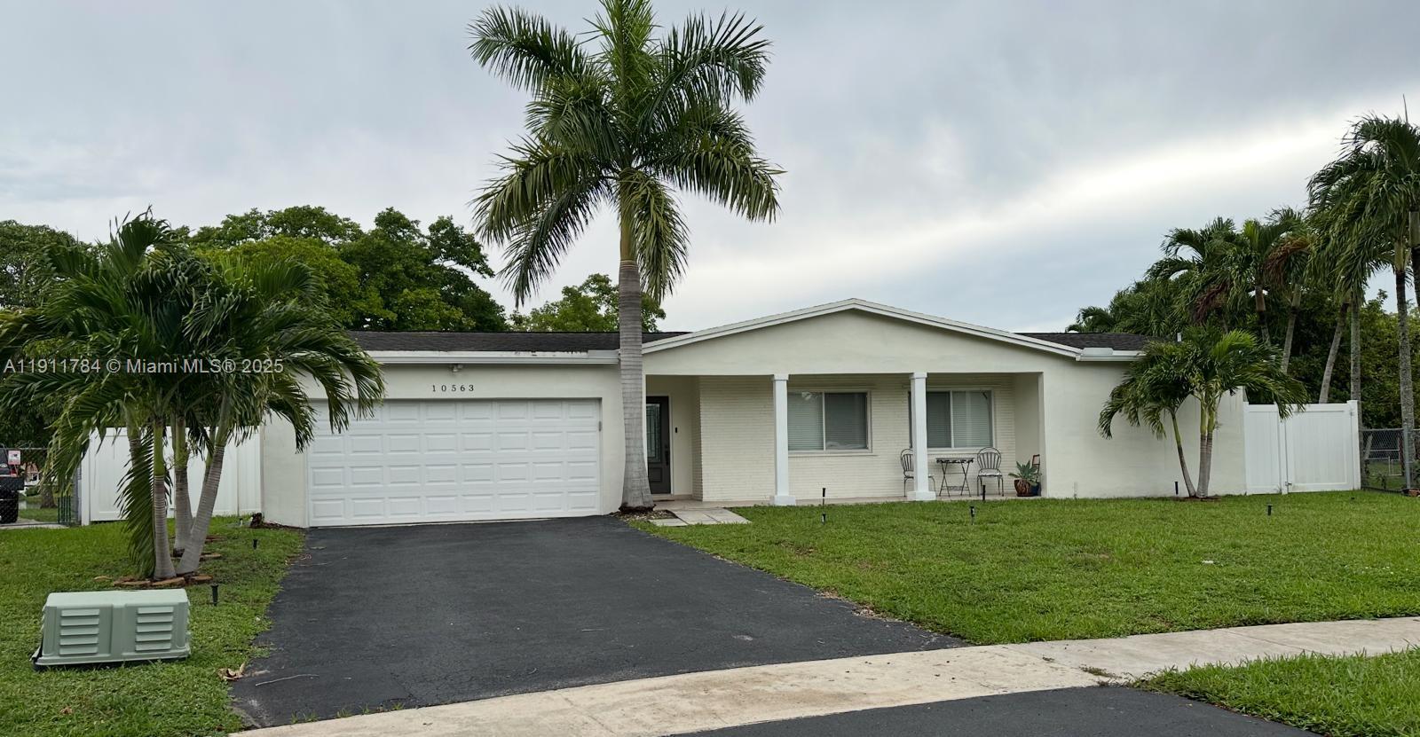 10563 NW 4th St, Plantation FL 33324