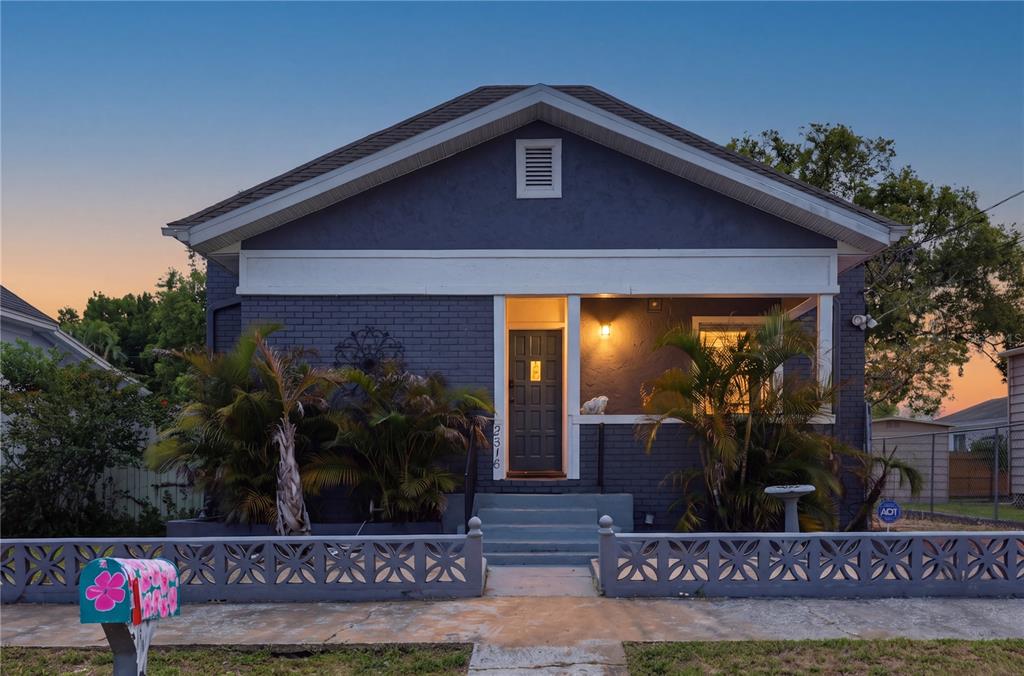 2318 W CORDELIA STREET