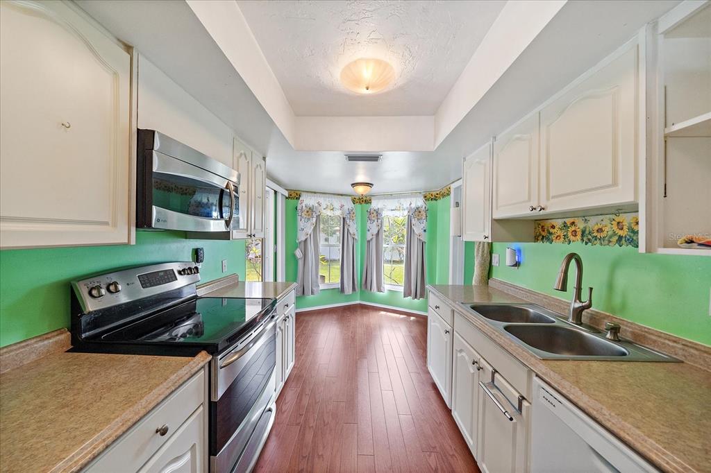 7403 14TH AVENUE W, BRADENTON, FL — photo 4 of 27