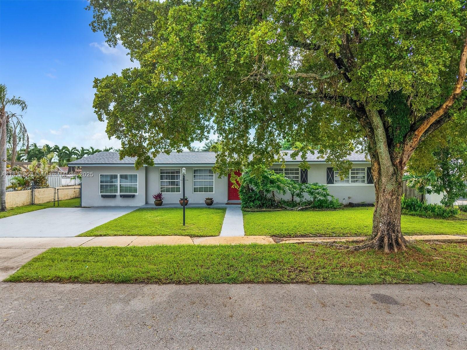 1711 SW 92nd Pl, Miami FL 33165