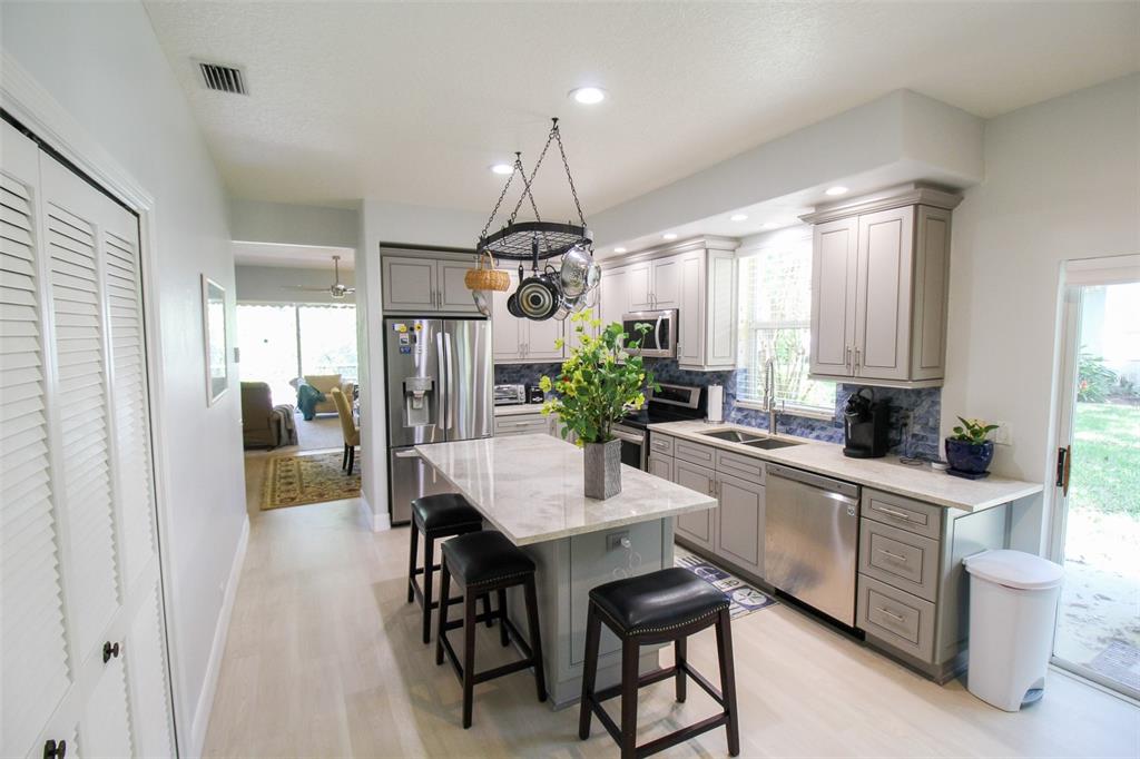6662 OAKBROOKE CIRCLE, BRADENTON, FL — photo 3 of 30