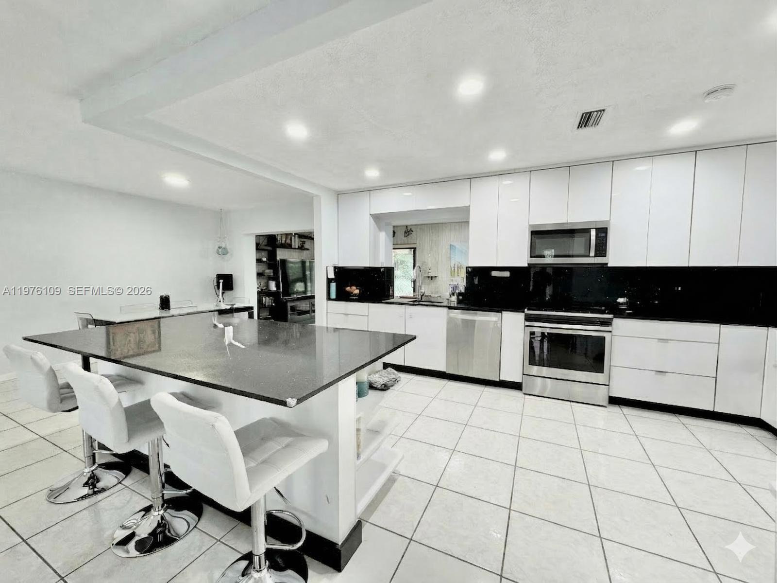7005 NW 94th Ave, Tamarac FL 33321