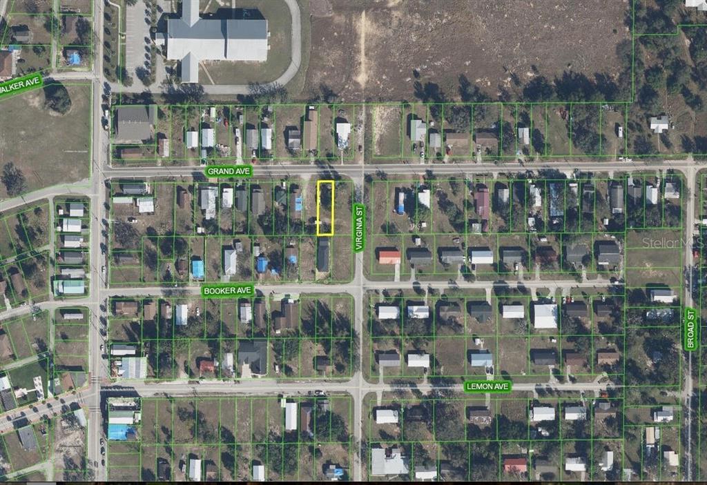 This is an aerial map showing a highlighted rectangular lot located between Grand and Booker Avenues — 925 GRAND AVENUE, SEBRING, FL