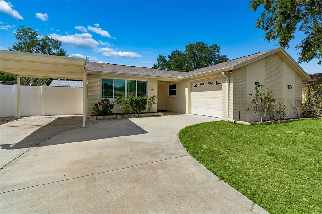 8806 OAK CIRCLE