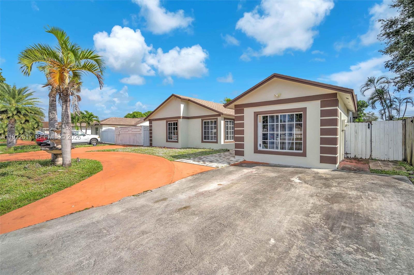19541 NW 57th Ct, Hialeah FL 33015