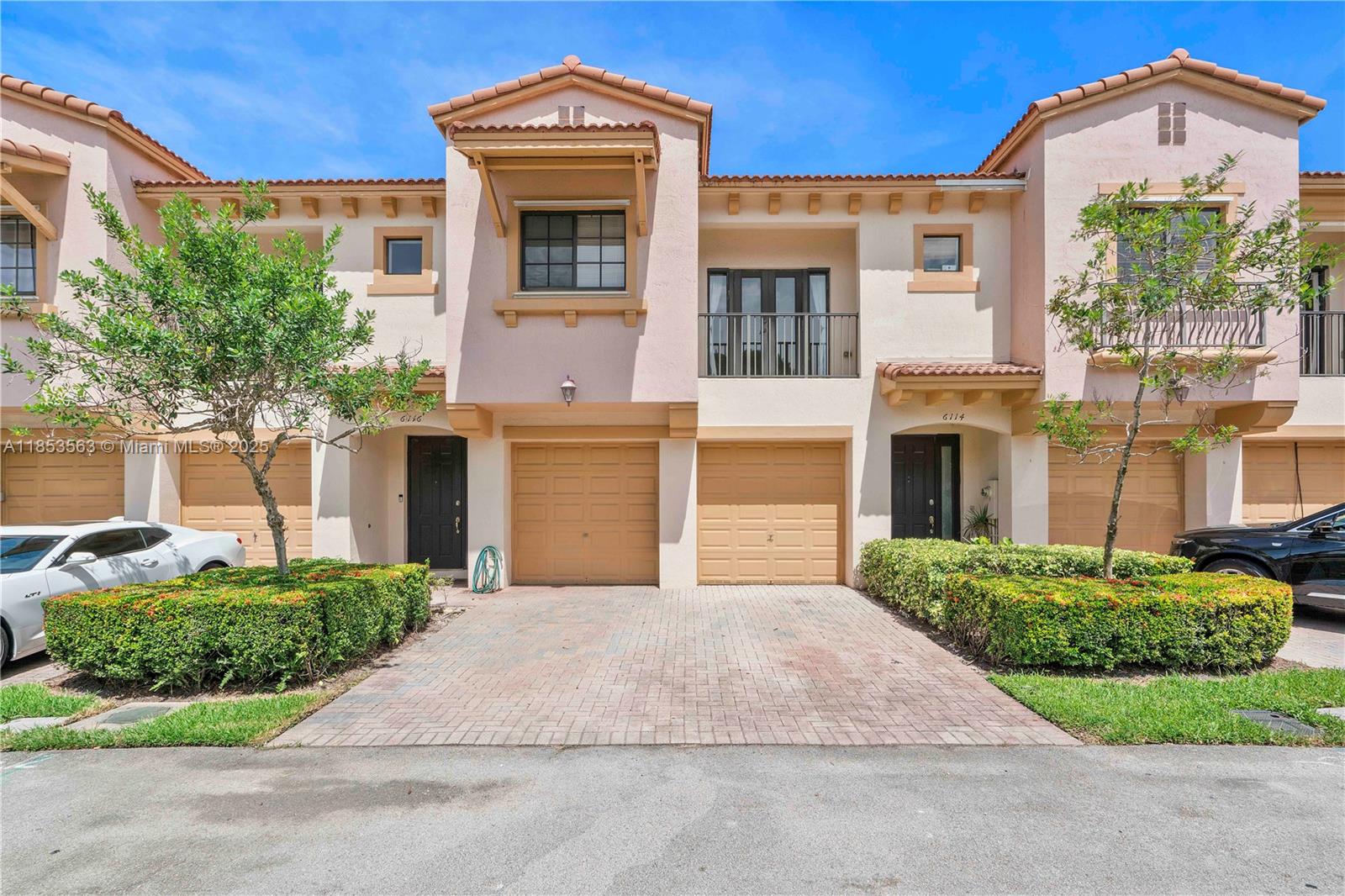 6116 E Grand Cypress Cir E, Coconut Creek FL 33073