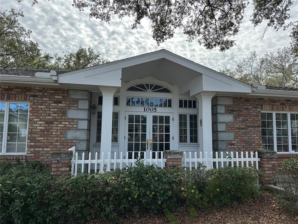 1005 PINELLAS STREET