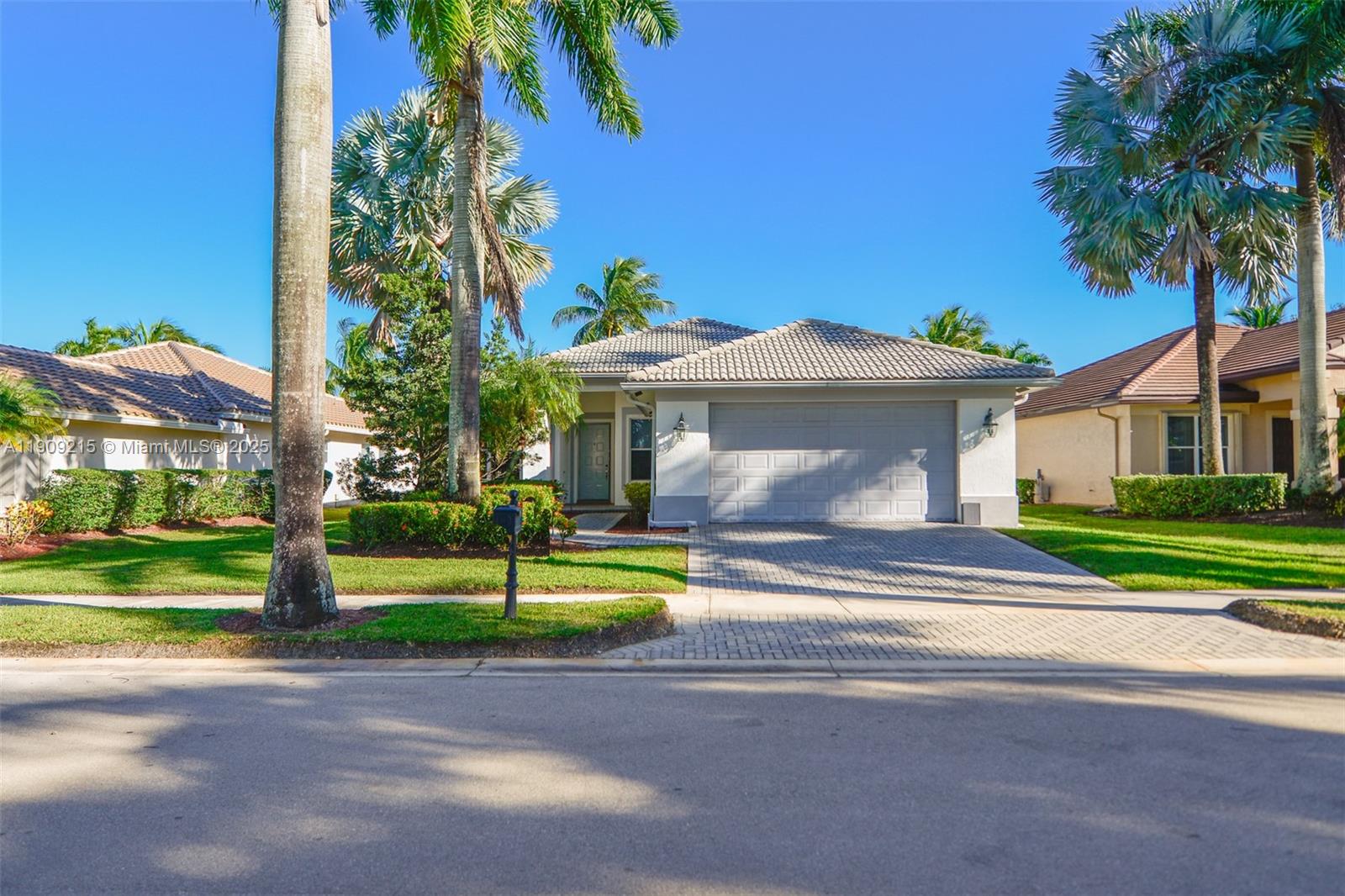 1868 Harbor View Cir, Weston FL 33327