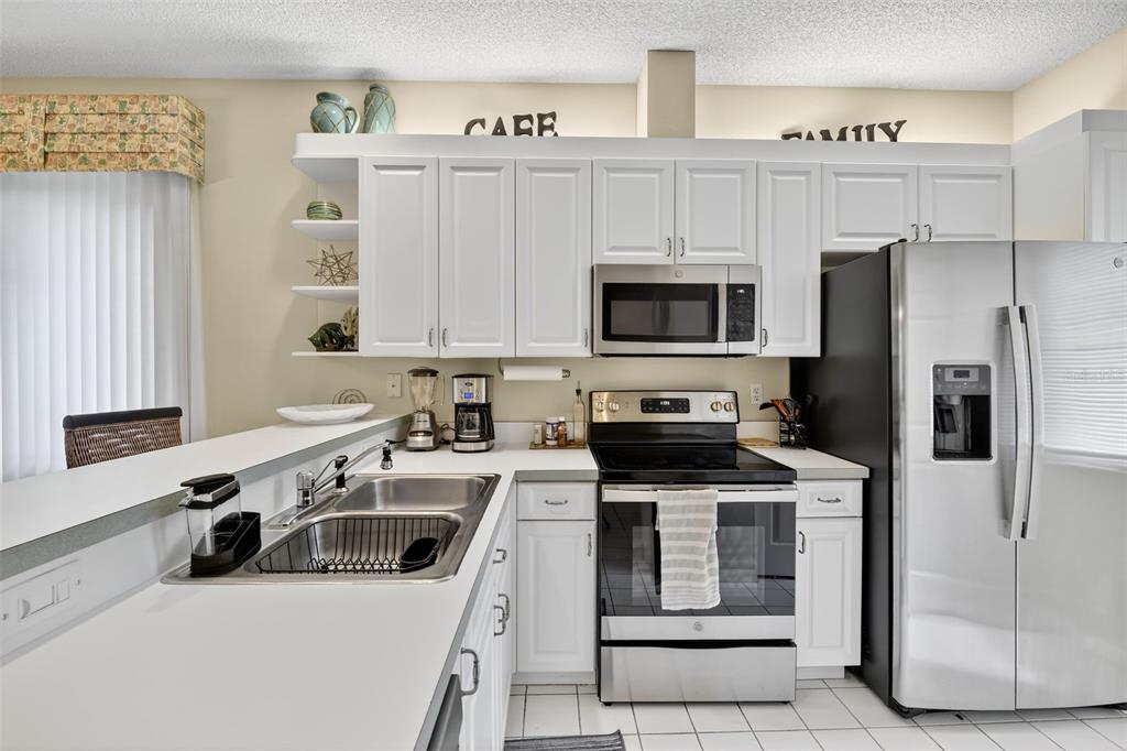 8512 54TH AVENUE CIRCLE E, BRADENTON, FL — photo 5 of 27