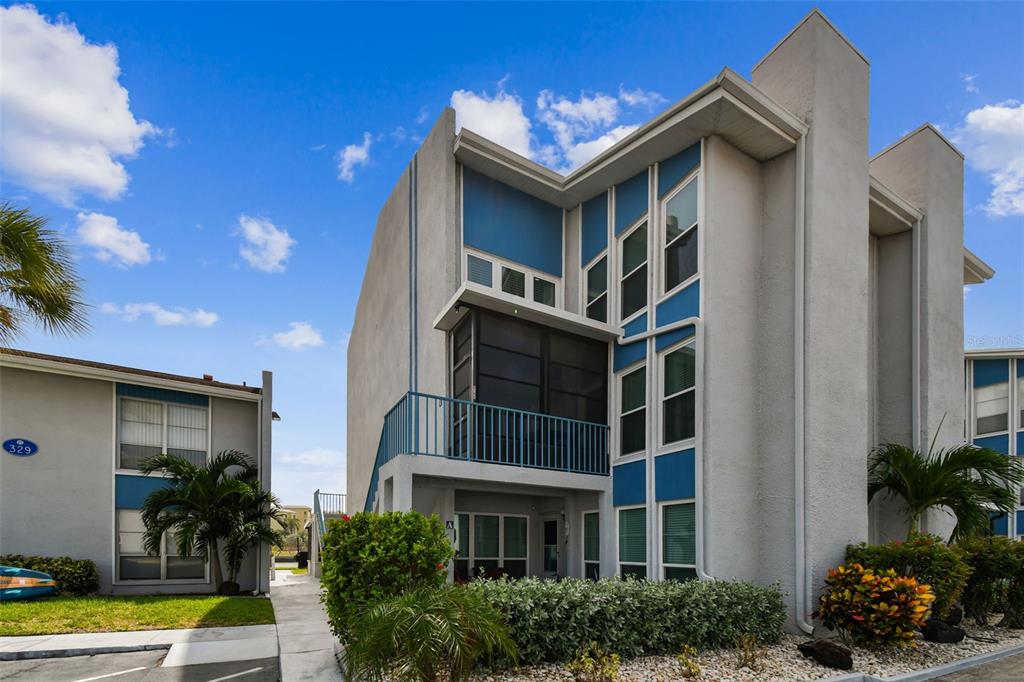315 MEDALLION BOULEVARD UNIT E, MADEIRA BEACH, FL — photo 2 of 30