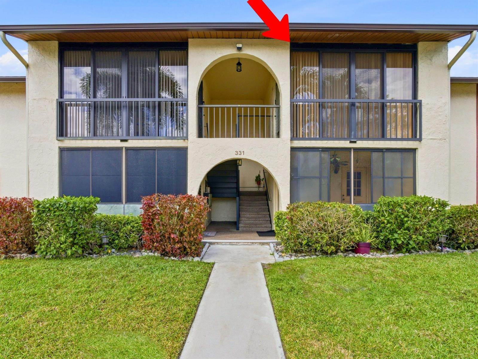 Building Entrance Unit — 331 Knotty Pine Circle # 2, FL 33463, FL