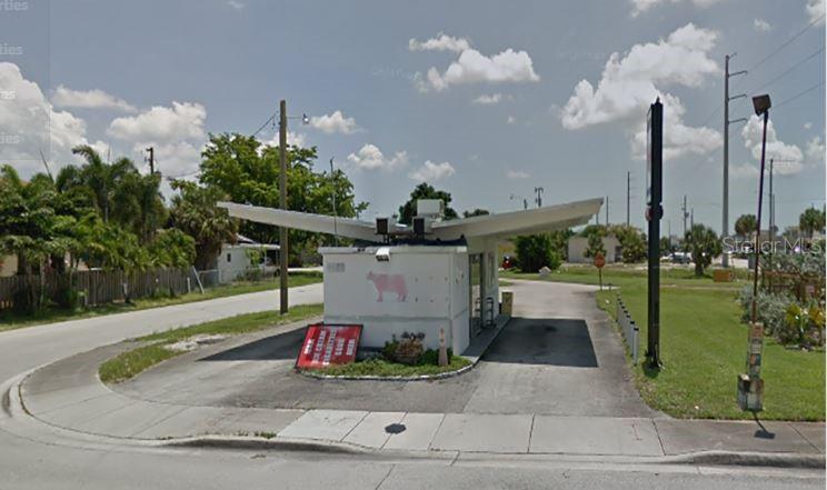 A small, white, mid-century style drive-through building with a large, flat, overhanging roof canopy — 4420 NE 1ST TERRACE, OAKLAND PARK, FL