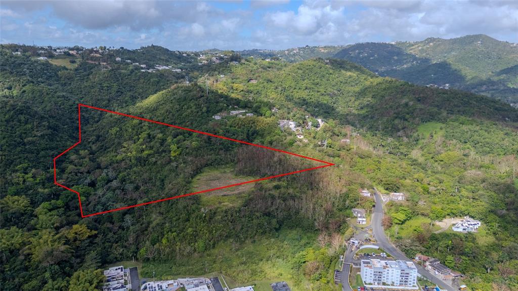 An aerial view shows a large, undeveloped plot of land outlined in red on a hillside — PR 7784 Km 1.0 TURABO, CAGUAS, PR