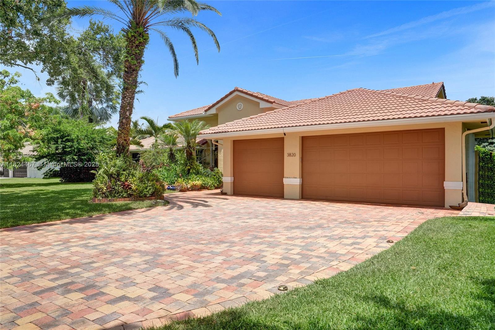 3820 SW 106th Ter, Davie FL 33328