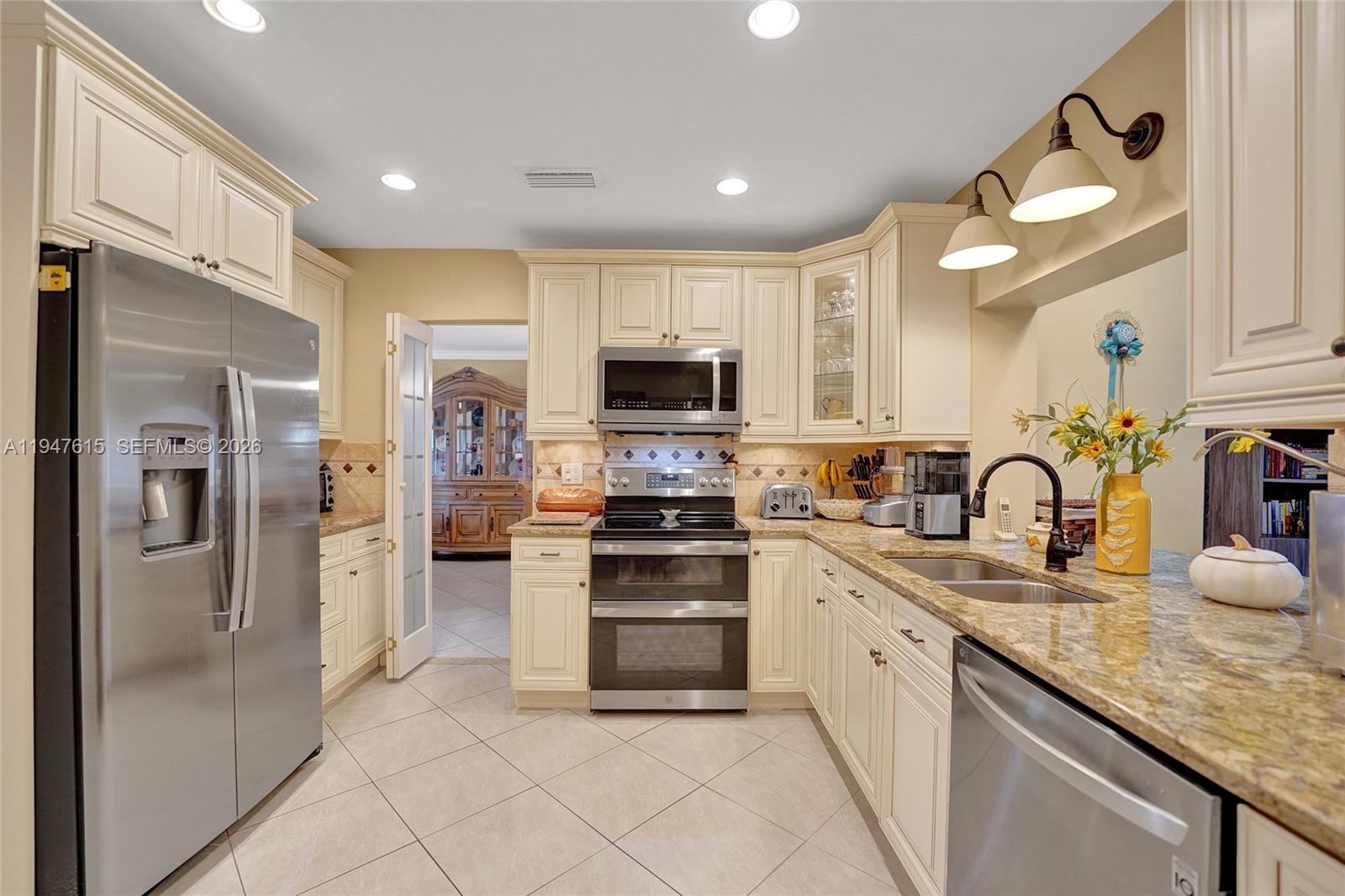 230 SE 4th St, Dania Beach FL 33004