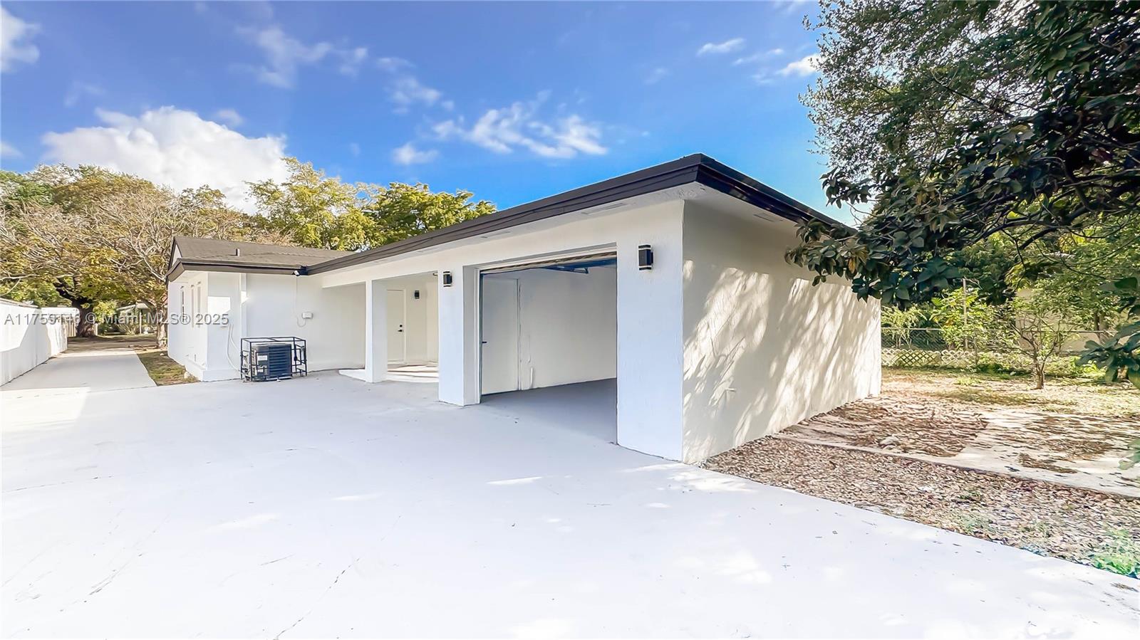 760 NW 125th St, North Miami FL 33168
