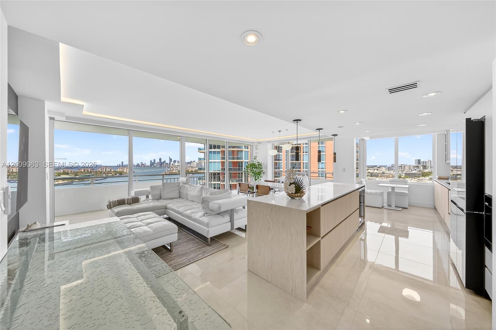 400 S Pointe Dr # 2009, Miami Beach FL 33139