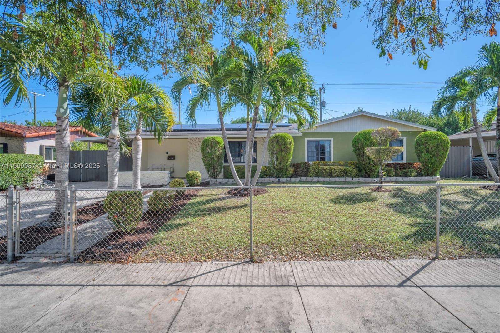 21211 NE 2nd Ave, Miami FL 33179