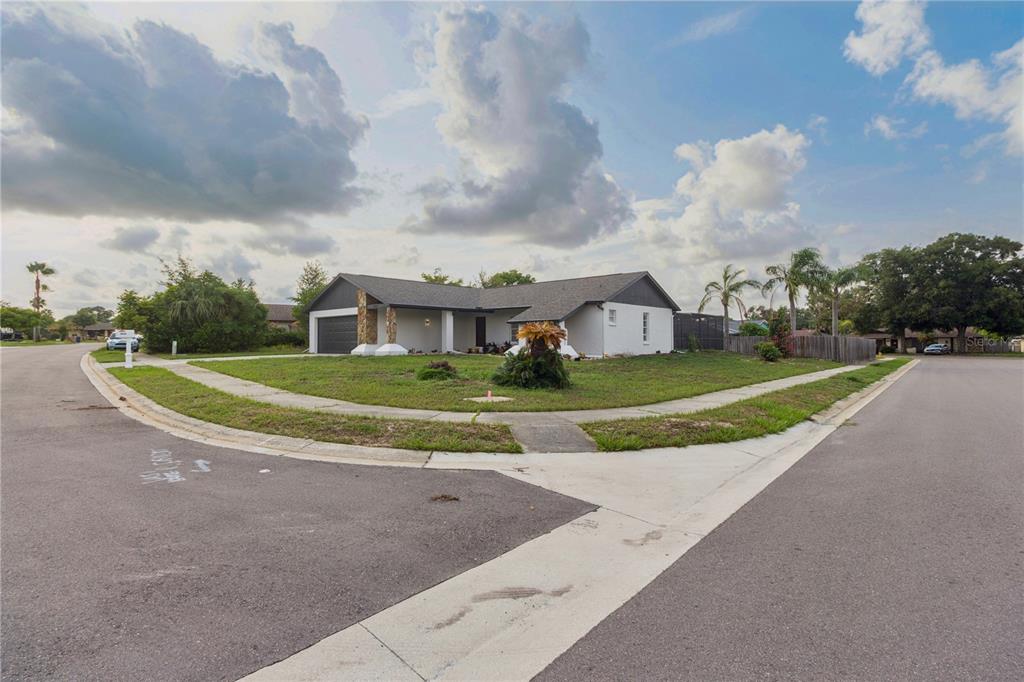 8035 LAUREL VISTA LOOP, PORT RICHEY, FL — photo 3 of 30