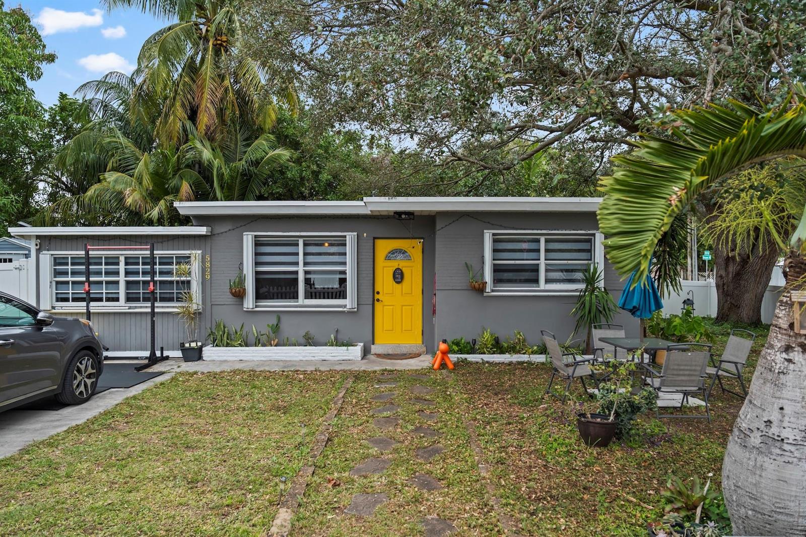 5829 Hayes Street, Hollywood FL 33021